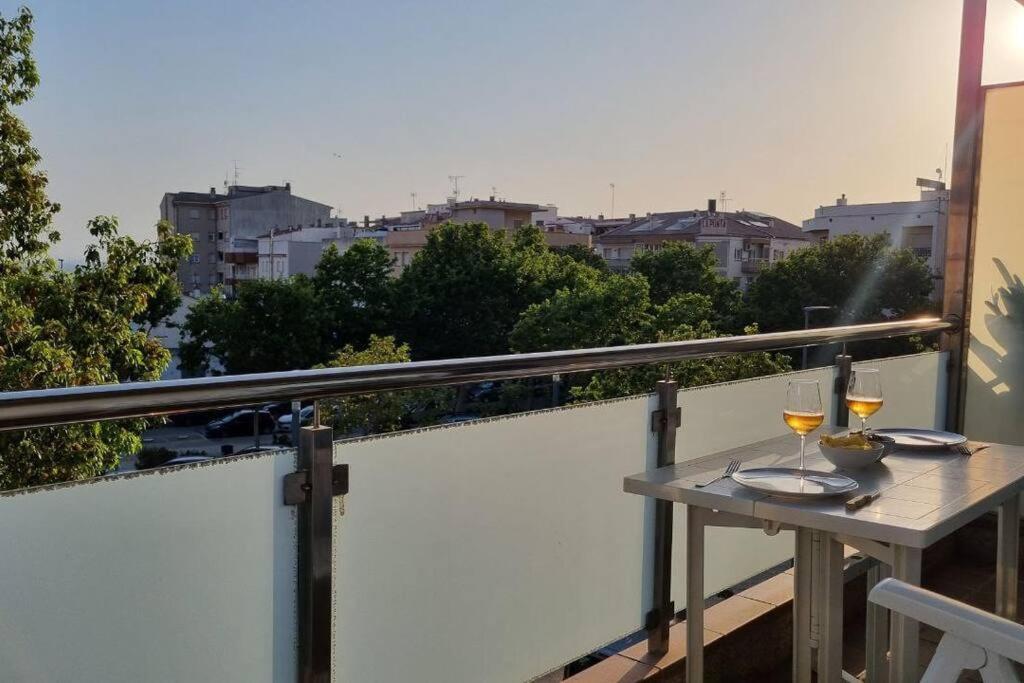Piso En El Centro Con Vistas Al Mar Y Balcon Apartment โรเซส ภายนอก รูปภาพ
